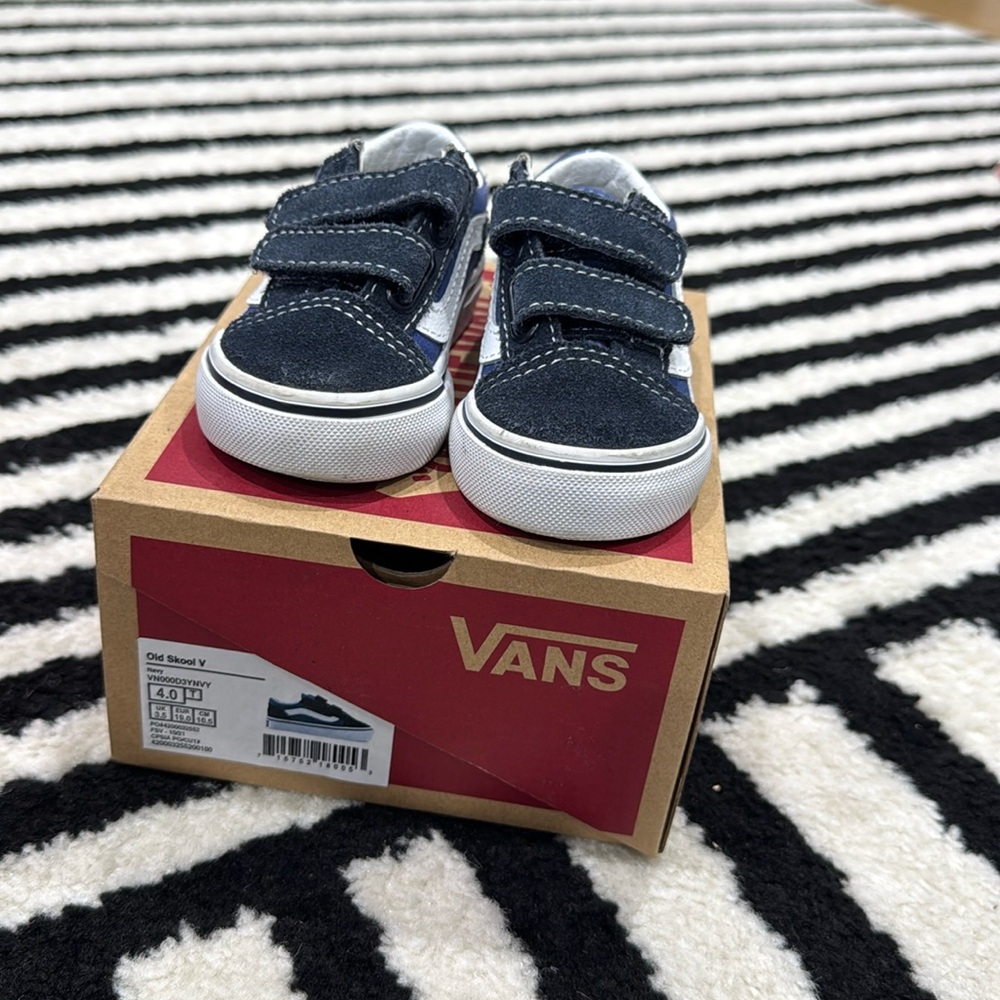 Vans old skool size 4